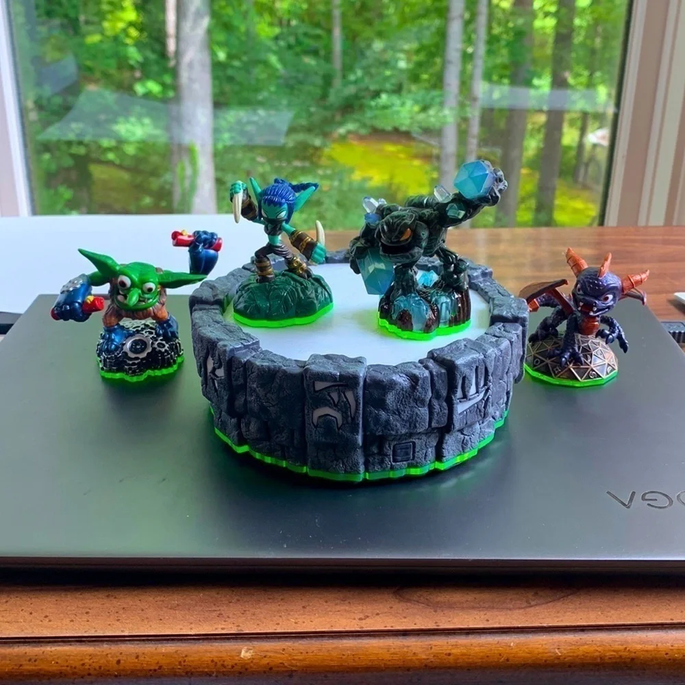 Activision Skylanders Wii Characters and Base Lot of 5 pieces